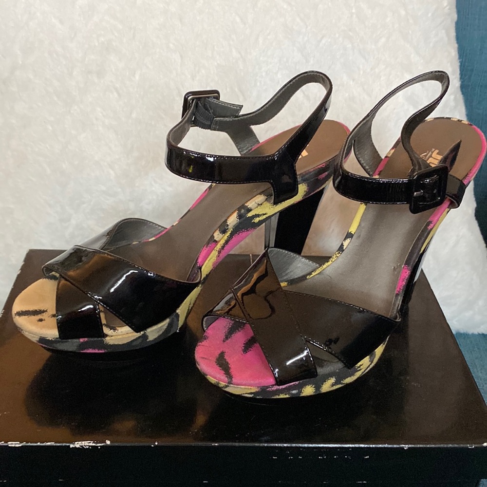 JLo Patent patent platform heels Size 7.5 black